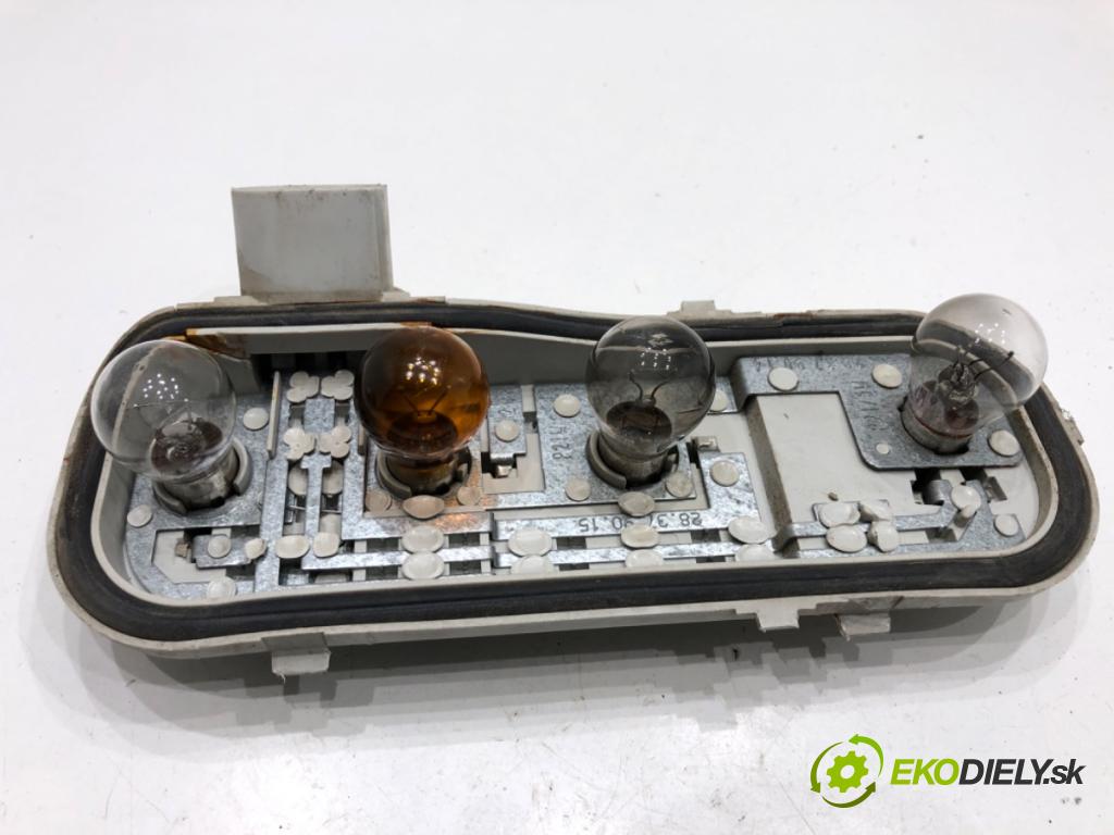 AUDI A4 B6 Kombi 2002 75 kW 1.6 1595 vložka svetla levý zadní část 8E9945257