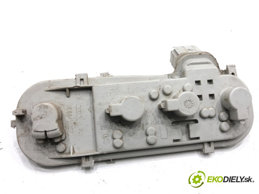 AUDI A4 B6 Kombi 2002 75 kW 1.6 1595 vložka svetla levý zadní část 8E9945257