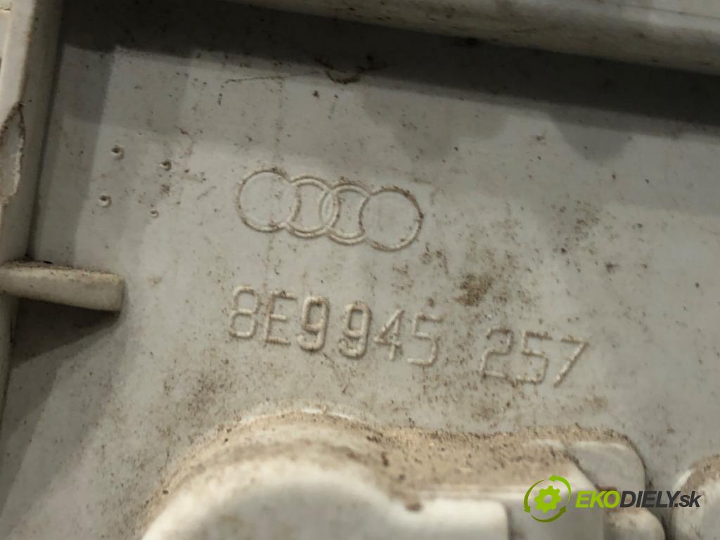 AUDI A4 B6 Kombi 2002 75 kW 1.6 1595 vložka svetla levý zadní část 8E9945257