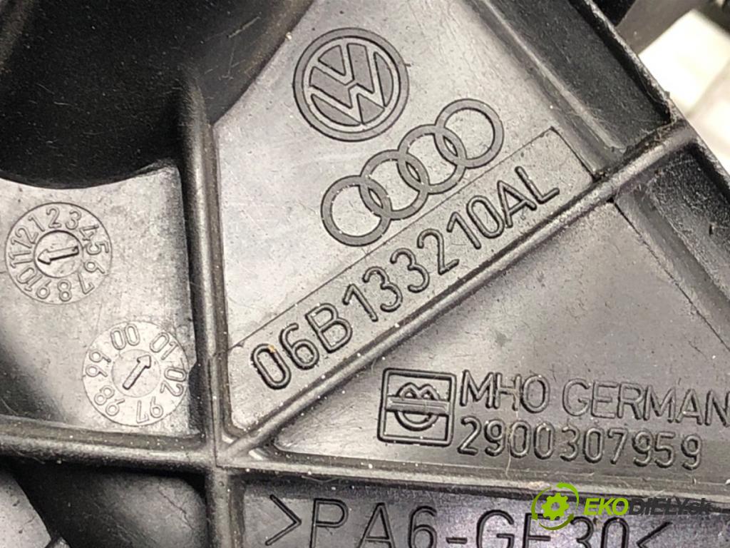 AUDI A4 B6 Kombi 2002 75 kW 1.6 1595 potrubí sání 06B133210AL (Sací potrubí)