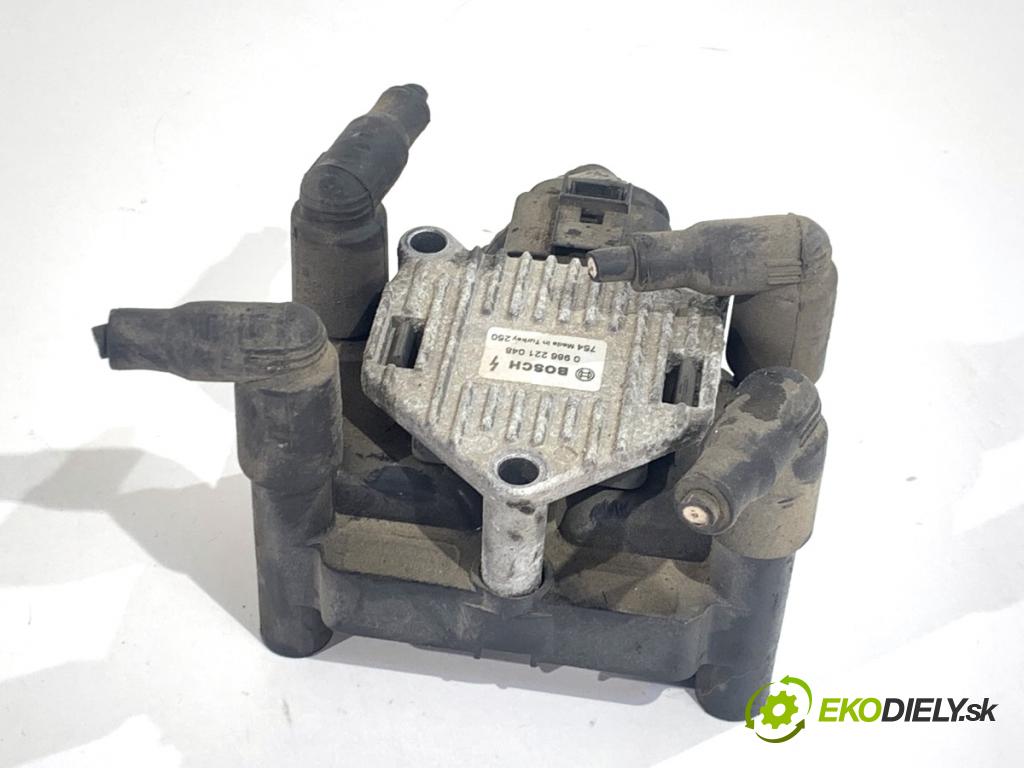 AUDI A4 B6 Kombi 2002 75 kW 1.6 1595 cívka zapalovací 0986221048 (Zážehová cívka)