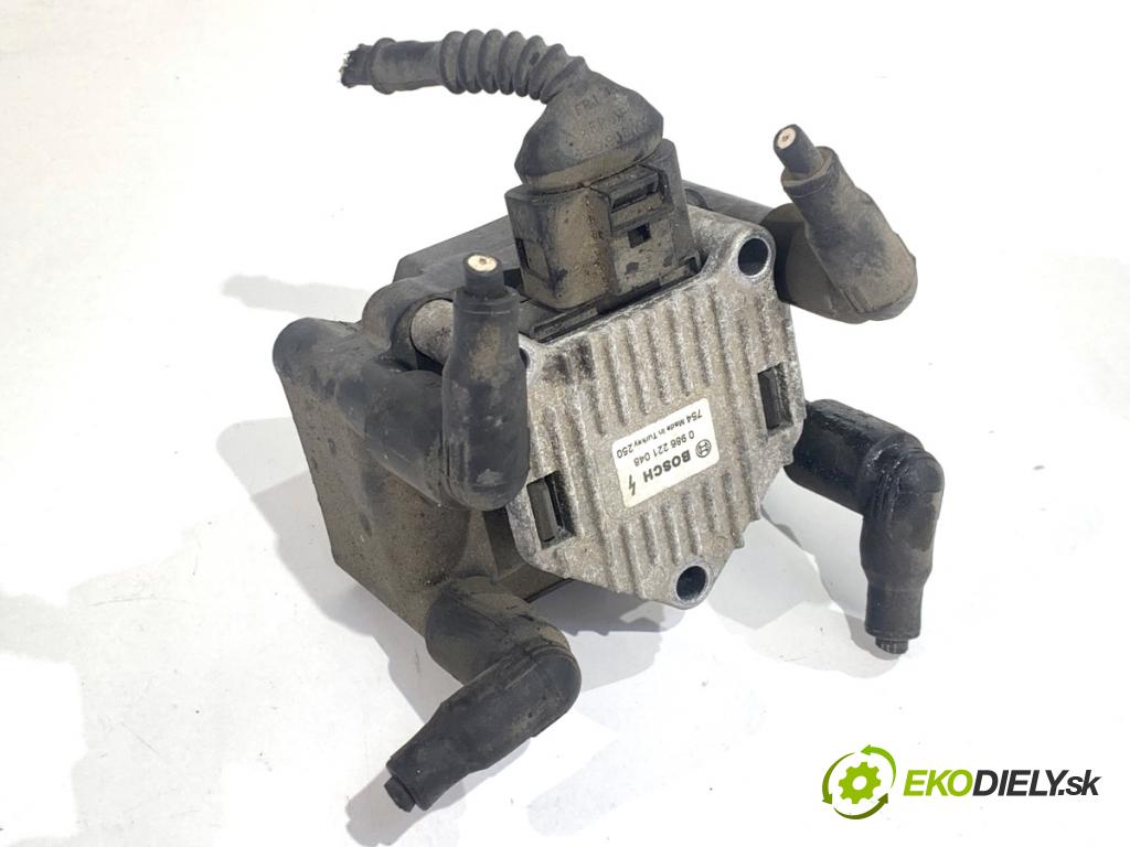 AUDI A4 B6 Kombi 2002 75 kW 1.6 1595 cívka zapalovací 0986221048 (Zážehová cívka)