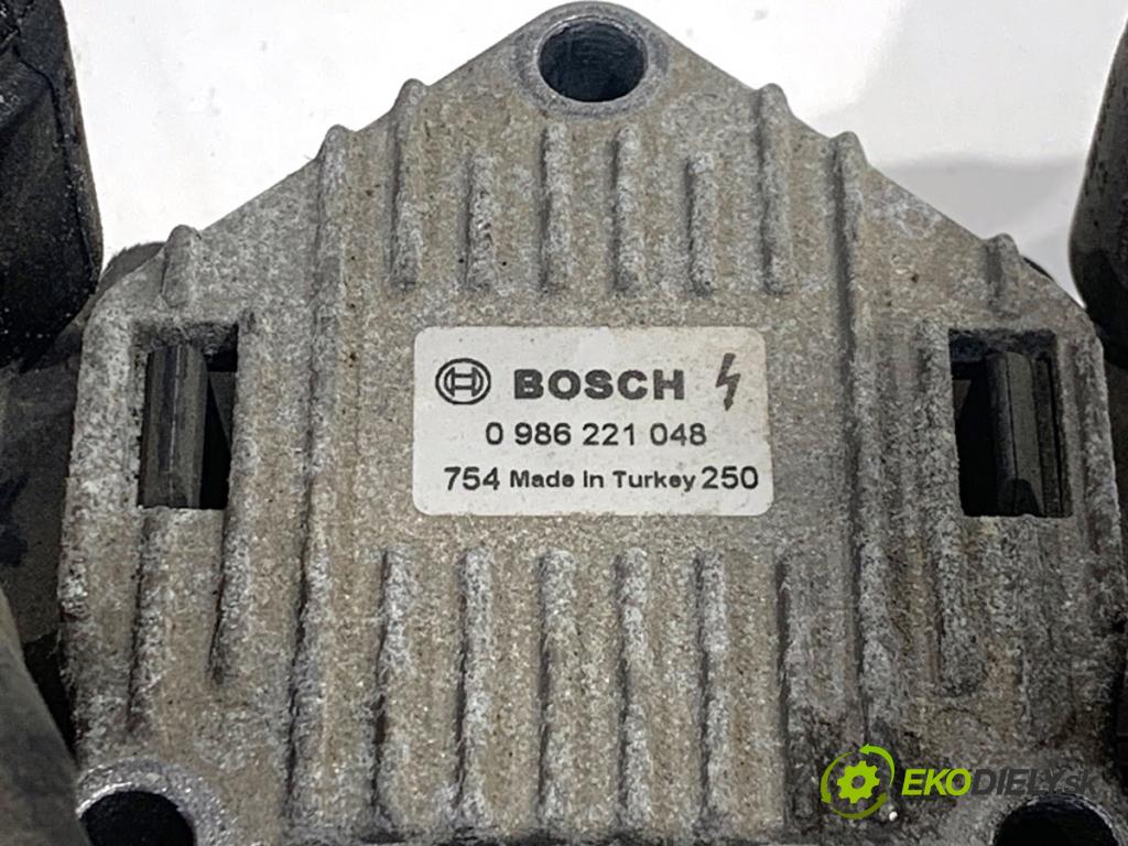 AUDI A4 B6 Kombi 2002 75 kW 1.6 1595 Cievka zapaľovacia 0986221048 (Zapaľovacia cievka)