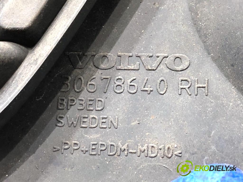 VOLVO V70 III Kombi 2008 147 kW 2.5 T 2521 Mriežky nárazníka pravy predný 30678640