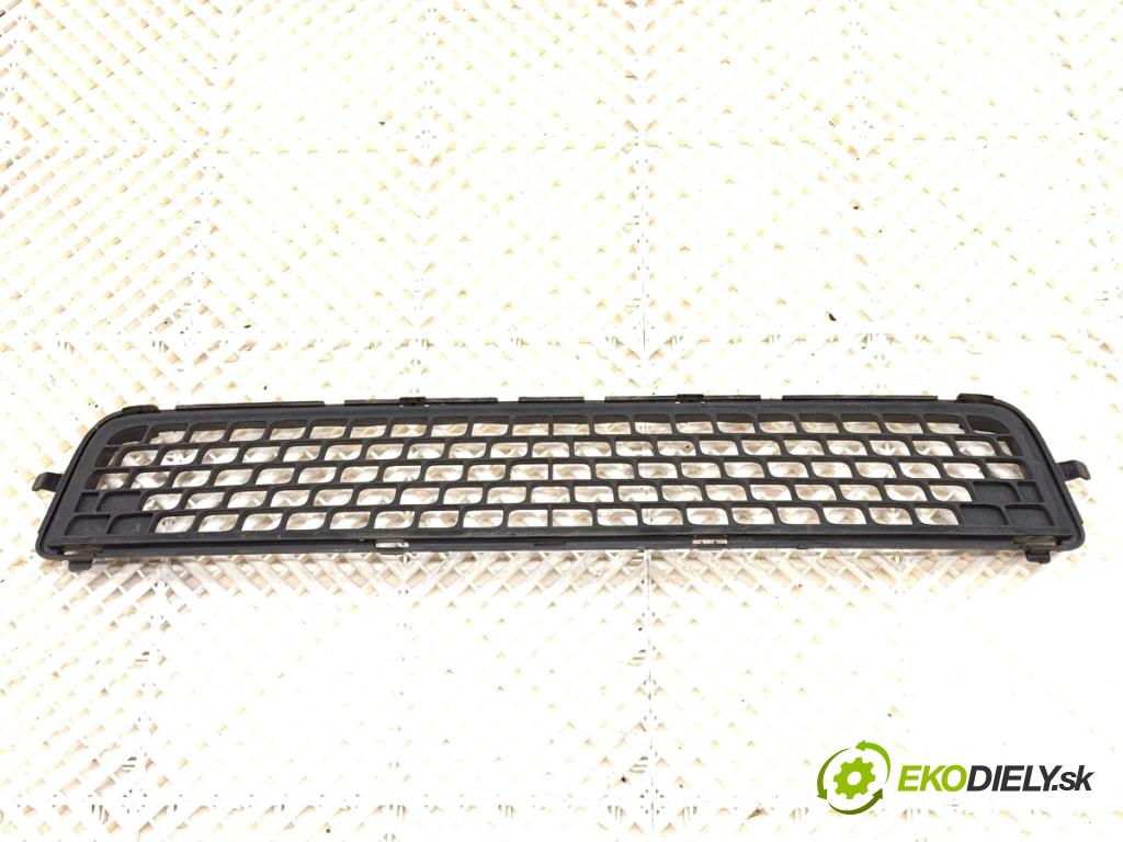 VOLVO V70 III Kombi 2008 147 kW 2.5 T 2521 Mriežky nárazníka predný stredna 30678636