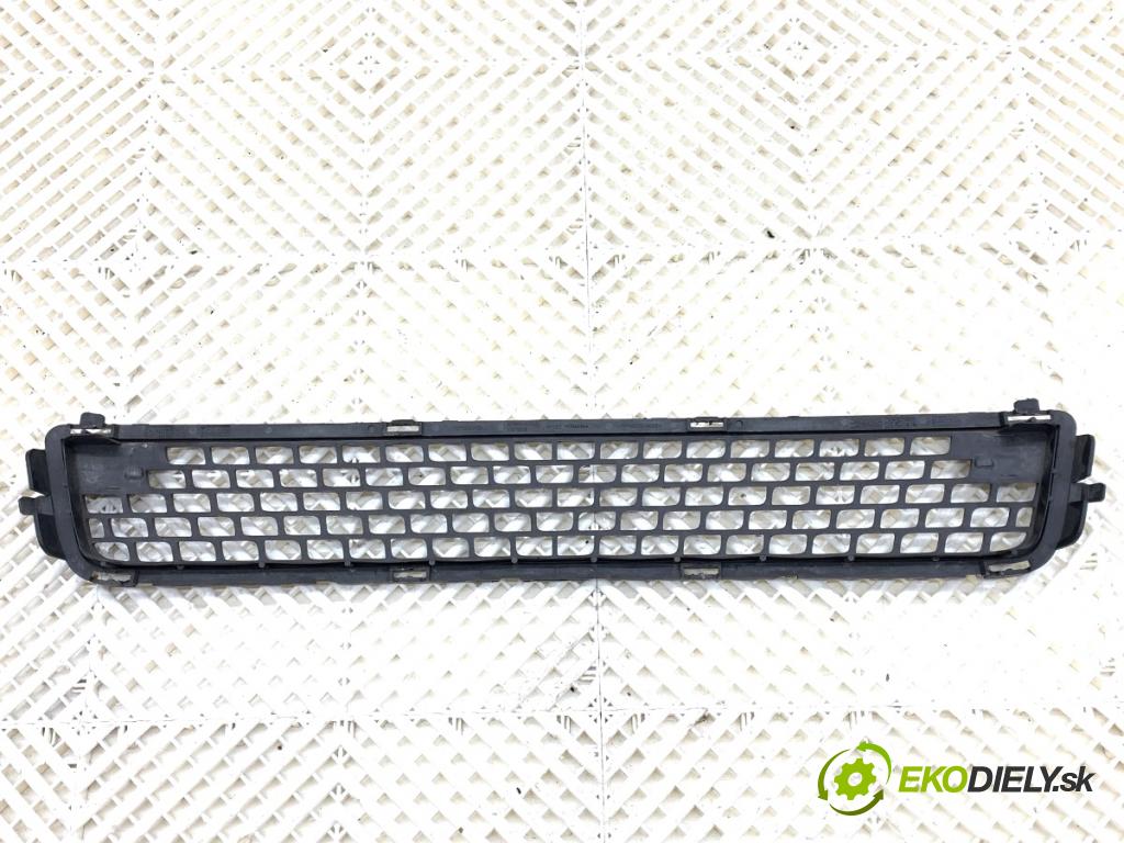 VOLVO V70 III Kombi 2008 147 kW 2.5 T 2521 Mriežky nárazníka predný stredna 30678636