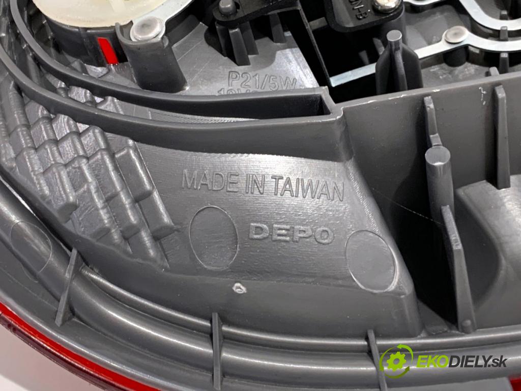 TOYOTA YARIS I liftback 2003 48 kW 1.0 (SCP10_) 998 světlo pravý zadní část