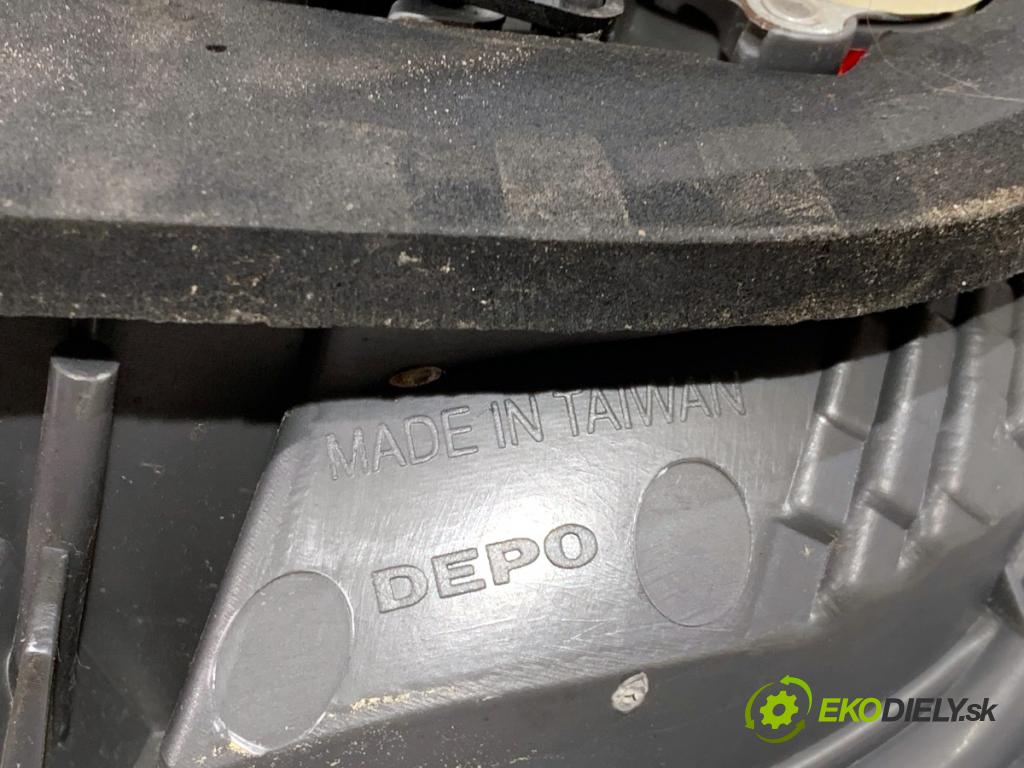 TOYOTA YARIS I liftback 2003 48 kW 1.0 (SCP10_) 998 světlo levý zadní část