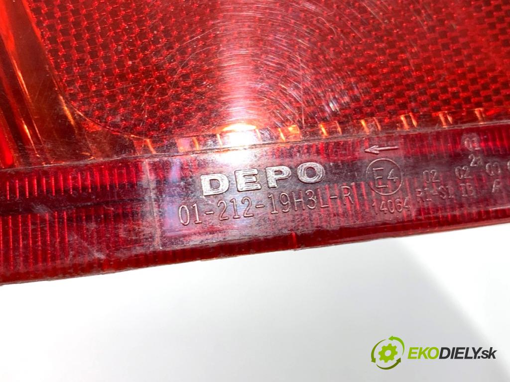 TOYOTA YARIS I liftback 2003 48 kW 1.0 (SCP10_) 998 světlo levý zadní část