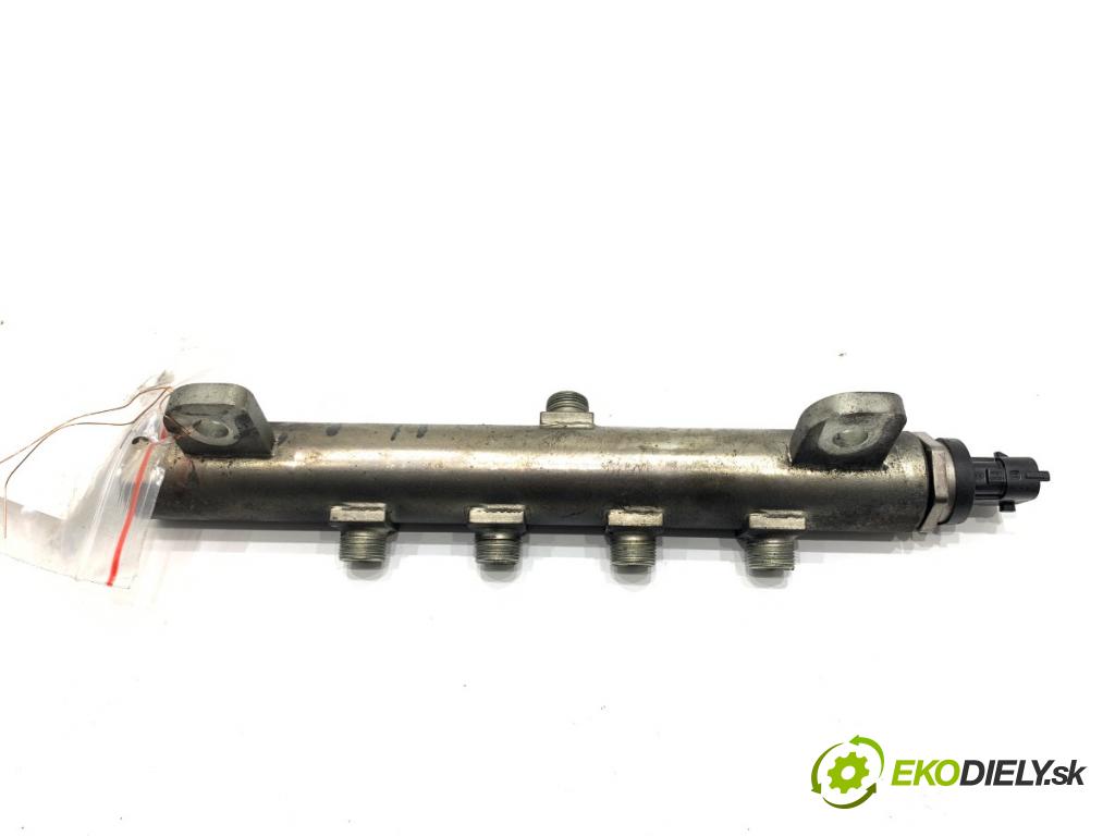 OPEL INSIGNIA A liftback 2009 118 kW 2.0 CDTI (68) 1956 Lišta vstrekovacia 55566047 (Vstrekovacia lišta)