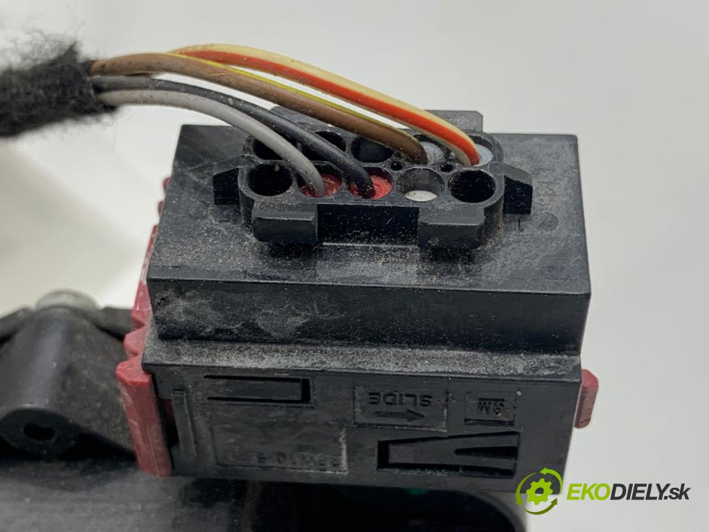 OPEL CORSA D liftback 2013 63 kW 1.2 (L08, L68) 1229 zámok Dvere ľavy zad 13258265