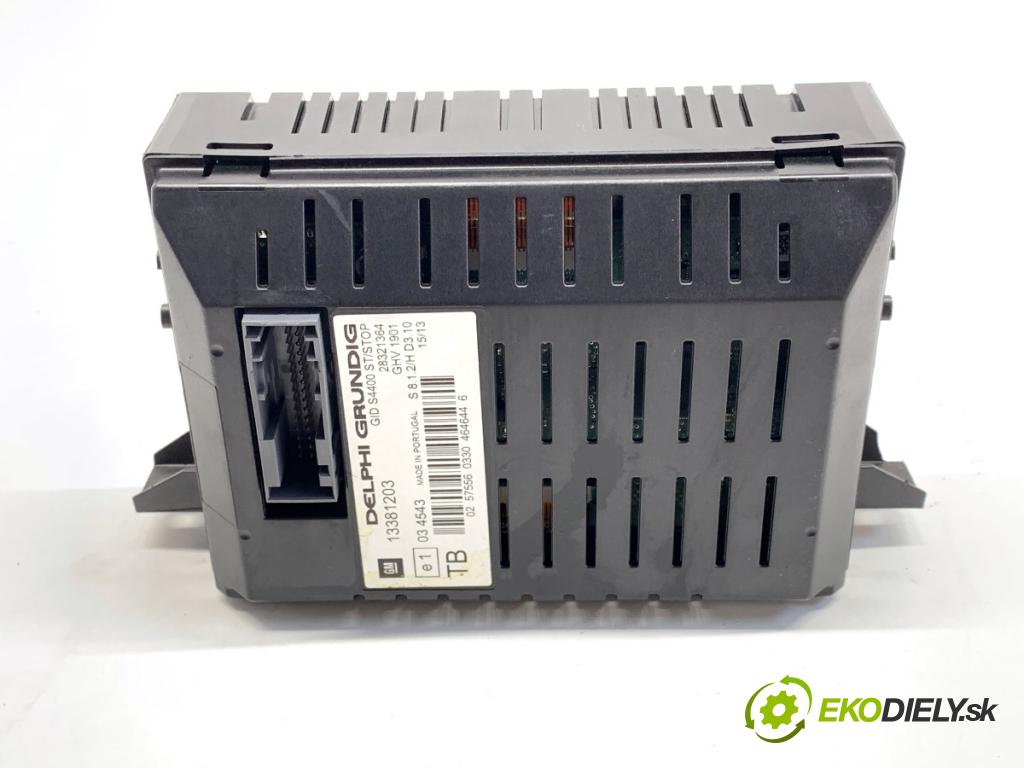 OPEL CORSA D liftback 2013 63 kW 1.2 (L08, L68) 1229 Dislpej 13381203 (Prístrojová doska)