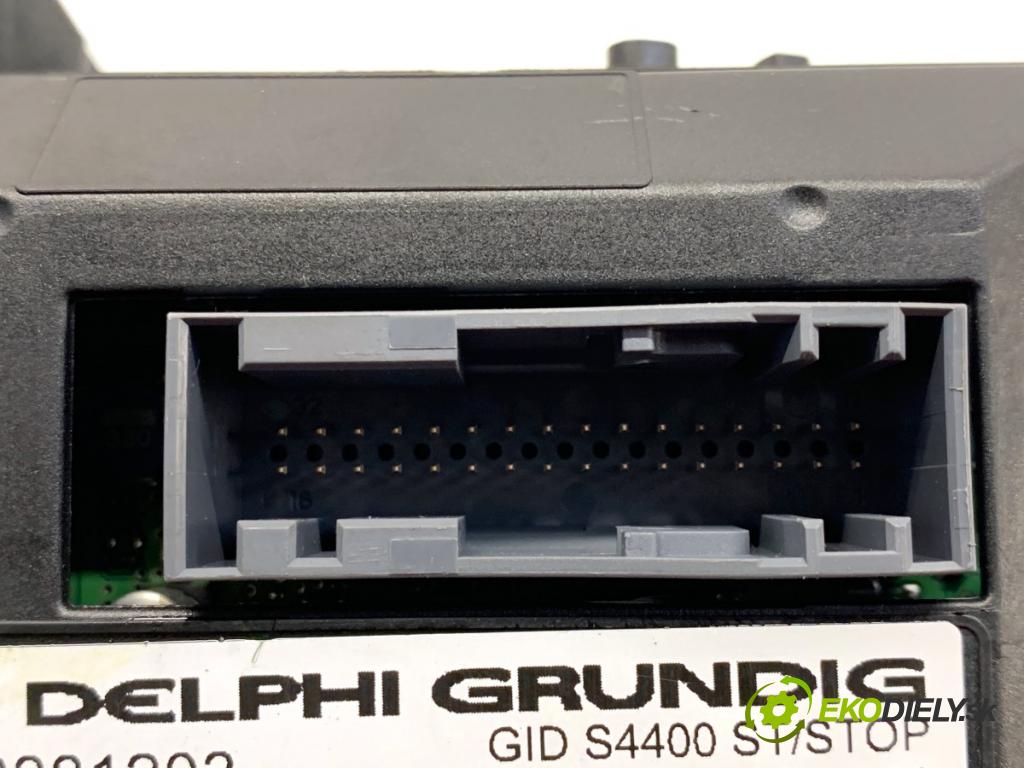 OPEL CORSA D liftback 2013 63 kW 1.2 (L08, L68) 1229 Dislpej 13381203 (Prístrojová doska)