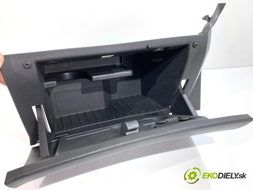 OPEL CORSA D liftback 2013 63 kW 1.2 (L08, L68) 1229 Priehradka, kastlík spolujazdca 13205097 (Priehradka (kastlík))