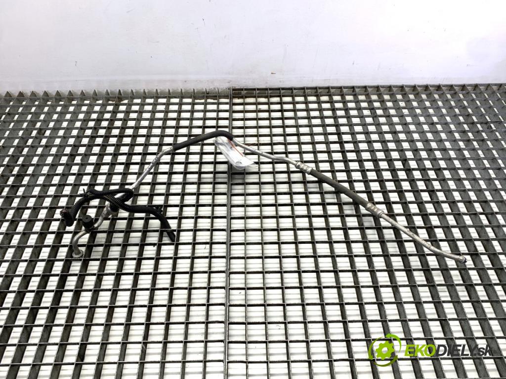 OPEL CORSA D liftback 2013 63 kW 1.2 (L08, L68) 1229 rúrka klimatizace  (Trubka klimatizace)