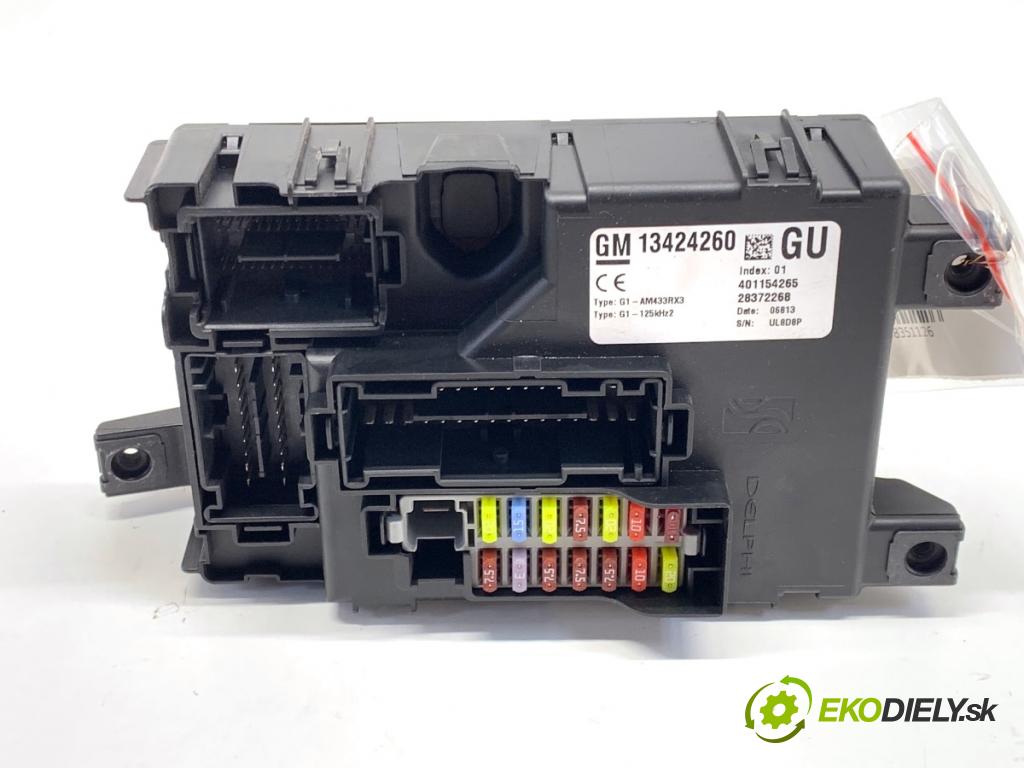 OPEL CORSA D liftback 2013 63 kW 1.2 (L08, L68) 1229 Modul BSI 13424260 (Poistková skrinka)