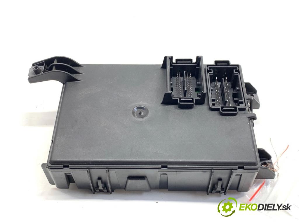 OPEL CORSA D liftback 2013 63 kW 1.2 (L08, L68) 1229 Modul BSI 13424260 (Poistková skrinka)