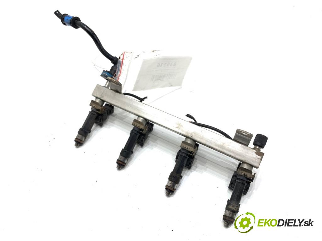 OPEL CORSA D liftback 2013 63 kW 1.2 (L08, L68) 1229 Lišta vstrekovacia 55562258 (Vstrekovacia lišta)