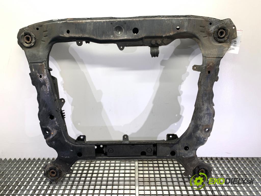 VOLVO S60 I sedan 2002 120 kW 2.4 D 2400 výztuha pod motor  (Přední výztuha)