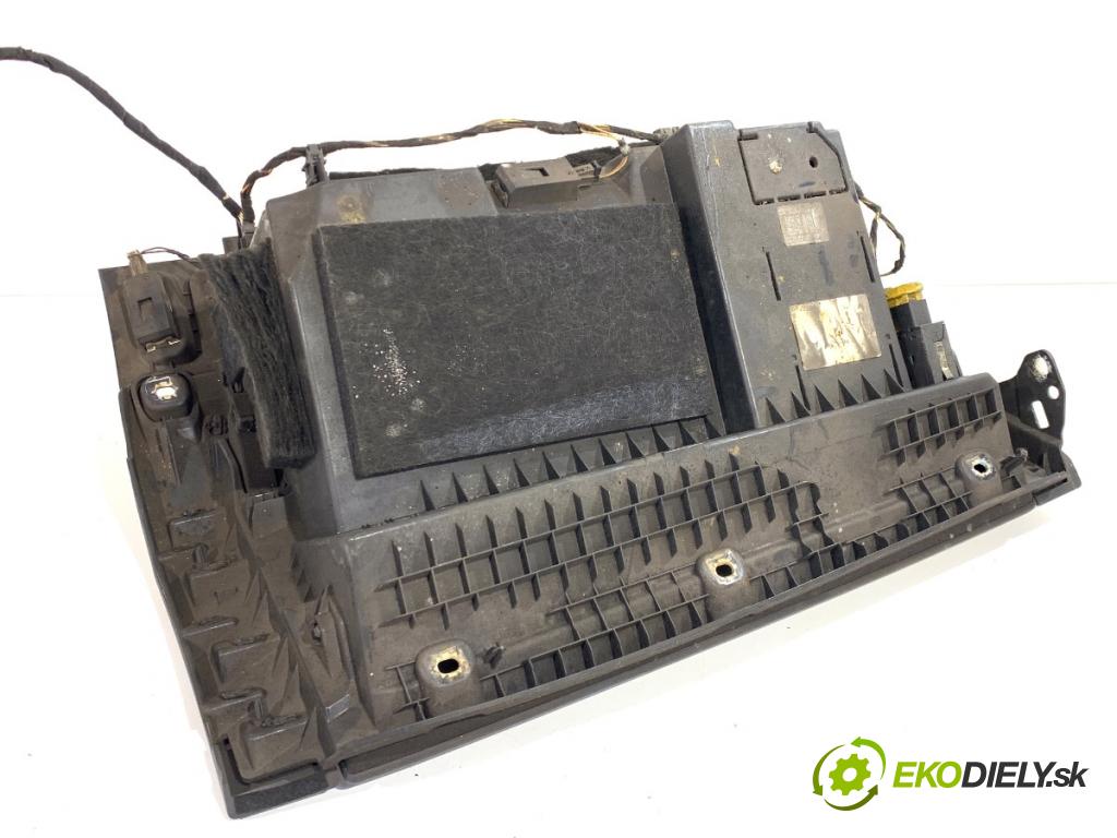 AUDI A6 C8 Kombi 2022 441 kW RS6 Mild Hybrid quattro 3996 Priehradka, kastlík spolujazdca 4K1857035B (Priehradka (kastlík))