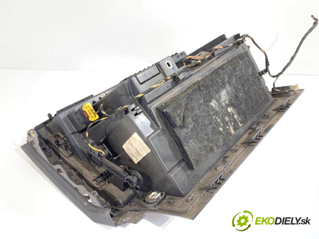 AUDI A6 C8 Kombi 2022 441 kW RS6 Mild Hybrid quattro 3996 Priehradka, kastlík spolujazdca 4K1857035B (Priehradka (kastlík))