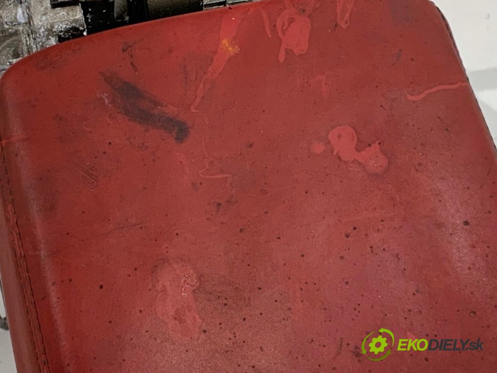 AUDI A6 C8 Kombi 2022 441 kW RS6 Mild Hybrid quattro 3996 loketní opěrka 4K0864283D (Loketní opěrka)