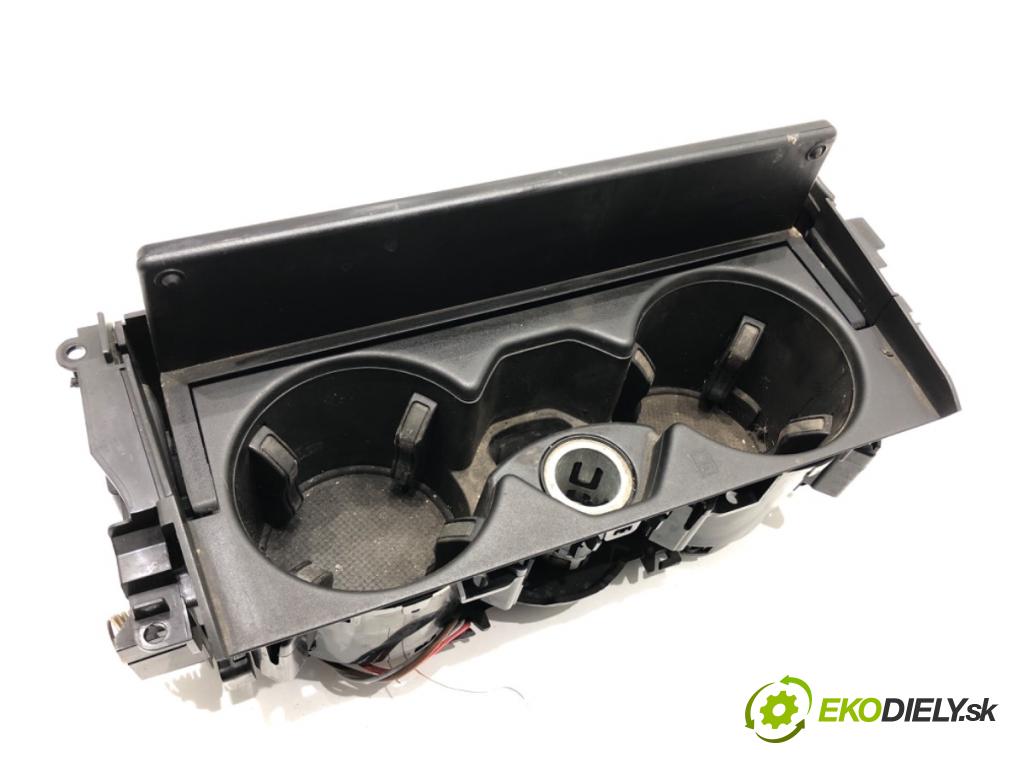 AUDI A6 C8 Kombi 2022 441 kW RS6 Mild Hybrid quattro 3996 Držiak na nápoje 4K0863276 (Držiak (úchyt) na nápoje)