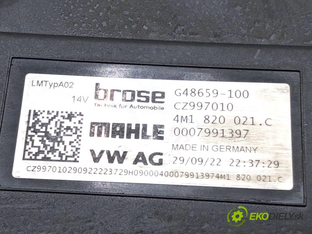 AUDI A6 C8 Kombi 2022 441 kW RS6 Mild Hybrid quattro 3996 ventilátor kúrenia 4M1820021C