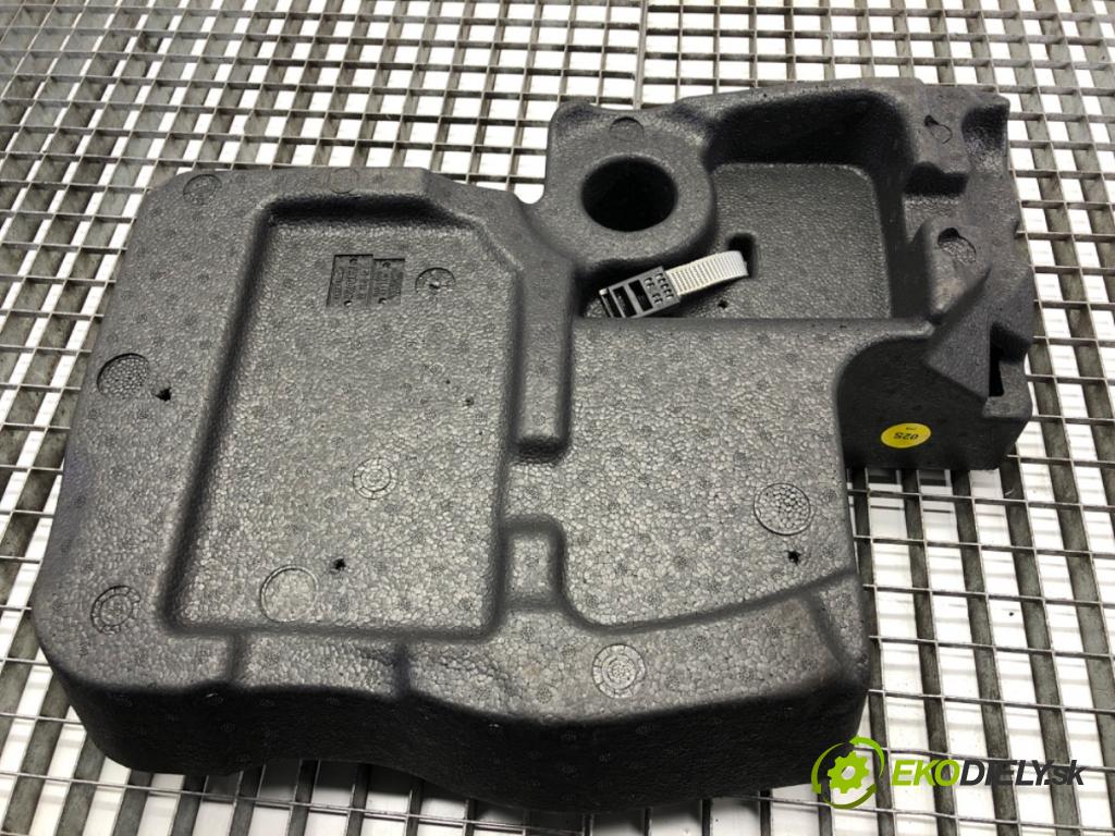 AUDI A6 C8 Kombi 2022 441 kW RS6 Mild Hybrid quattro 3996 souprava náradí 4K8012169J