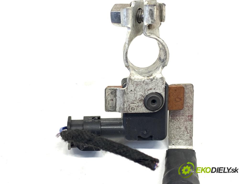 AUDI A6 C8 Kombi 2022 441 kW RS6 Mild Hybrid quattro 3996 svorka MINUS: 4K0915181