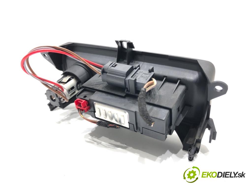 AUDI A6 C8 Kombi 2022 441 kW RS6 Mild Hybrid quattro 3996 HNÍZDO: USB 4K0863440