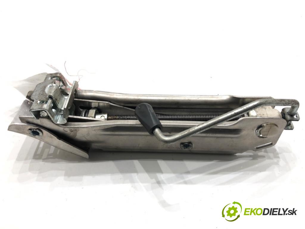 AUDI A4 B6 sedan 2000 96 kW 2.0 1984 ZVEDÁK: - mechanismus 8E0011031C