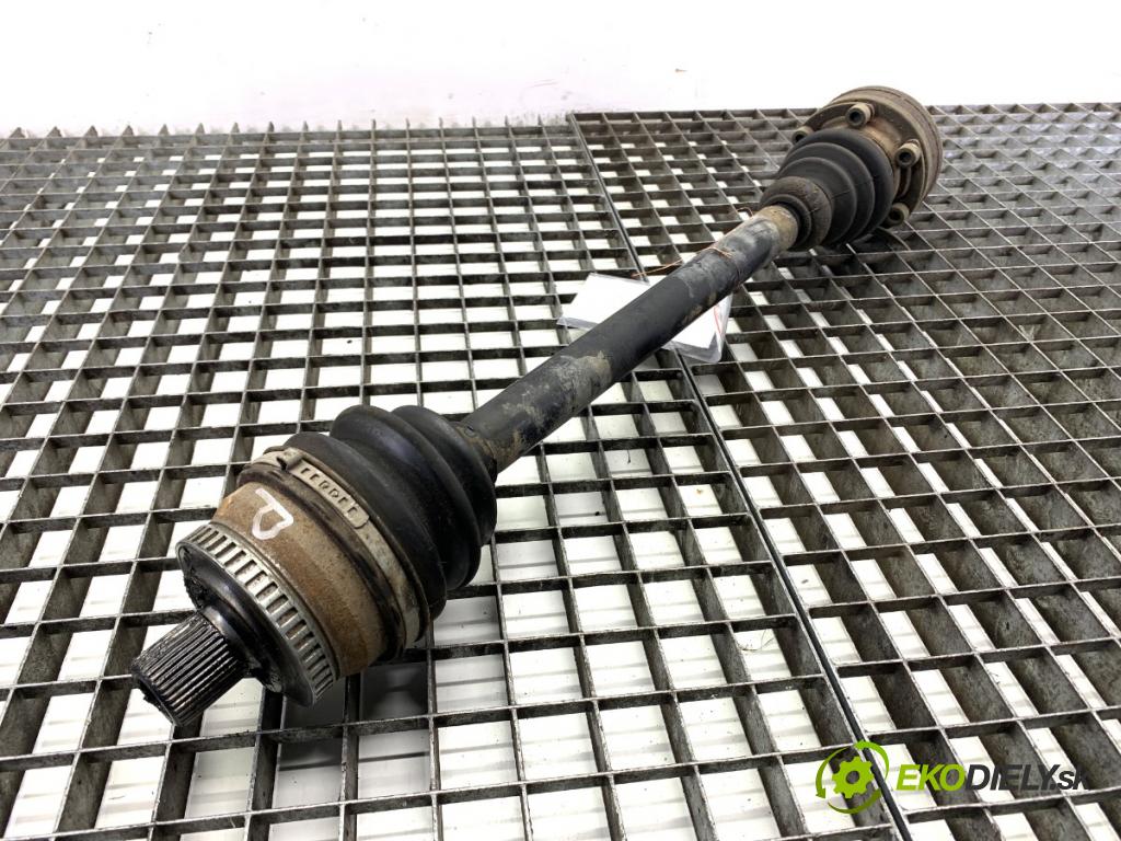 AUDI A4 B6 sedan 2000 96 kW 2.0 1984 Poloos pravy predný 8E0407272AF