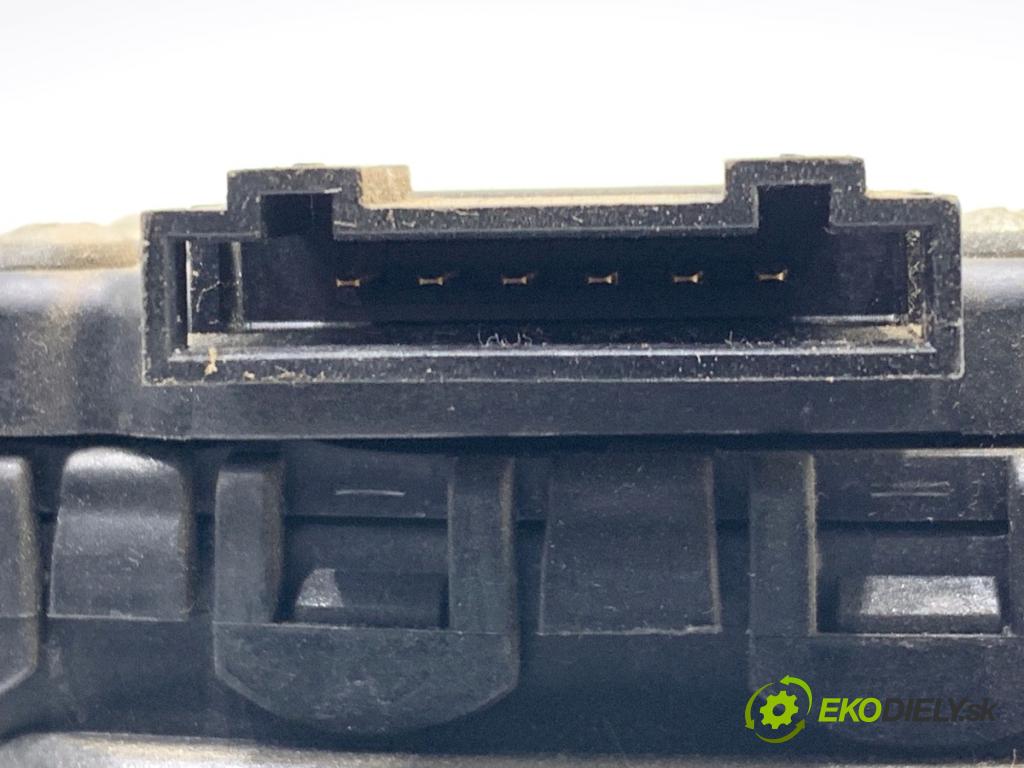 AUDI A4 B6 sedan 2000 96 kW 2.0 1984 Potenciometer plynu 8E1721523A (Potenciometer plynového pedálu)