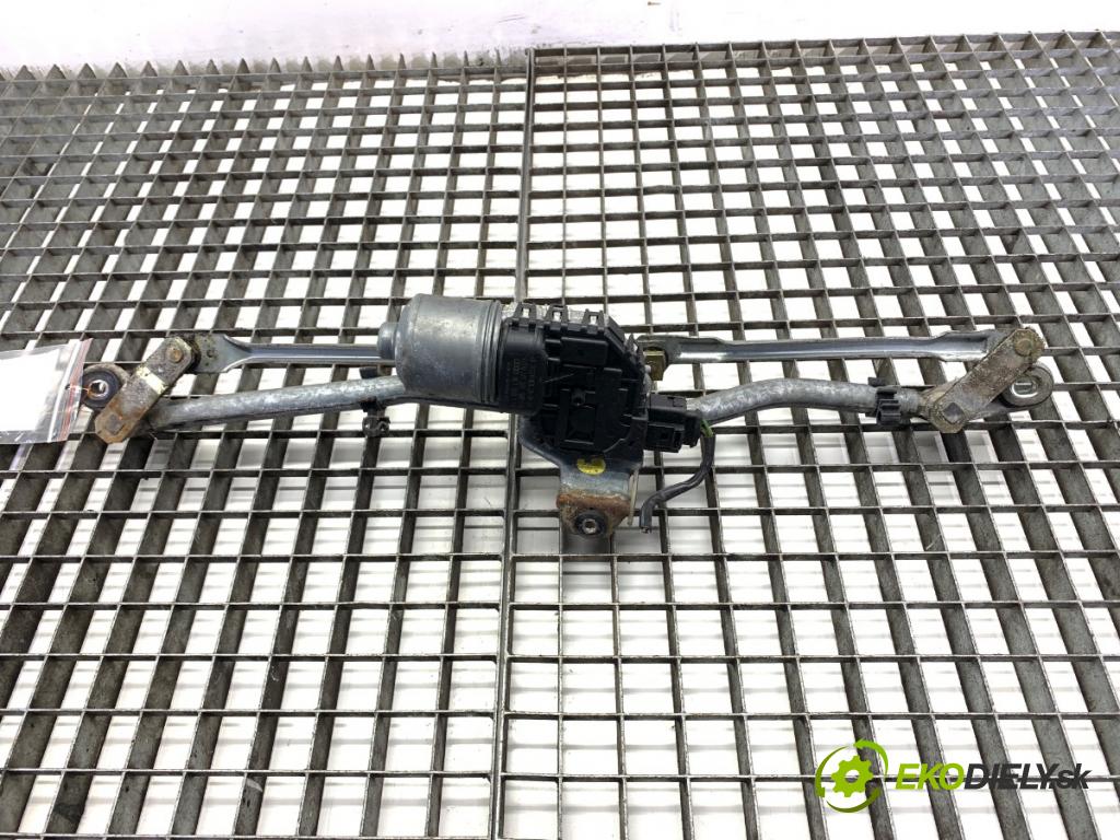 AUDI A4 B6 sedan 2000 96 kW 2.0 1984 Mechanizmus stieračov predný 8E1955119 (Motorček stieračov predný)