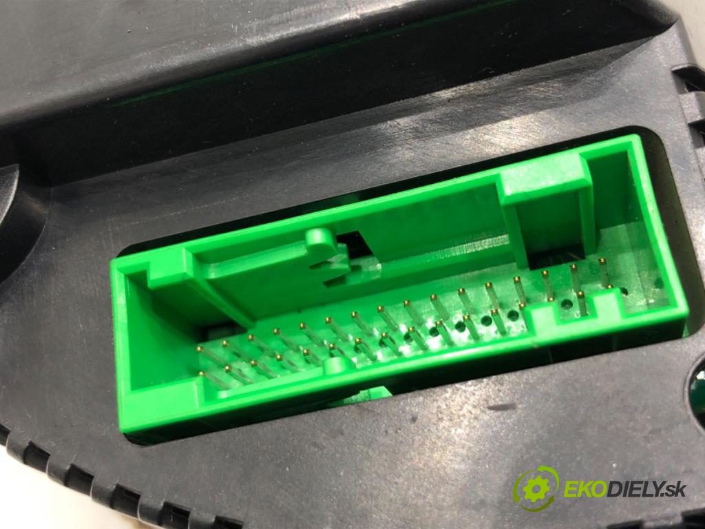 AUDI A4 B6 sedan 2000 96 kW 2.0 1984 Prístrojovka 8E0920900F (Prístrojová doska)