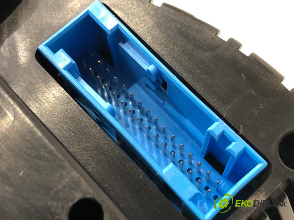 AUDI A4 B6 sedan 2000 96 kW 2.0 1984 Prístrojovka 8E0920900F (Prístrojová doska)