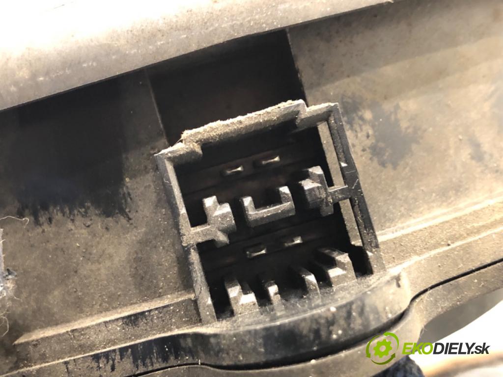 AUDI A4 B6 sedan 2000 96 kW 2.0 1984 reproduktory 8E5035412