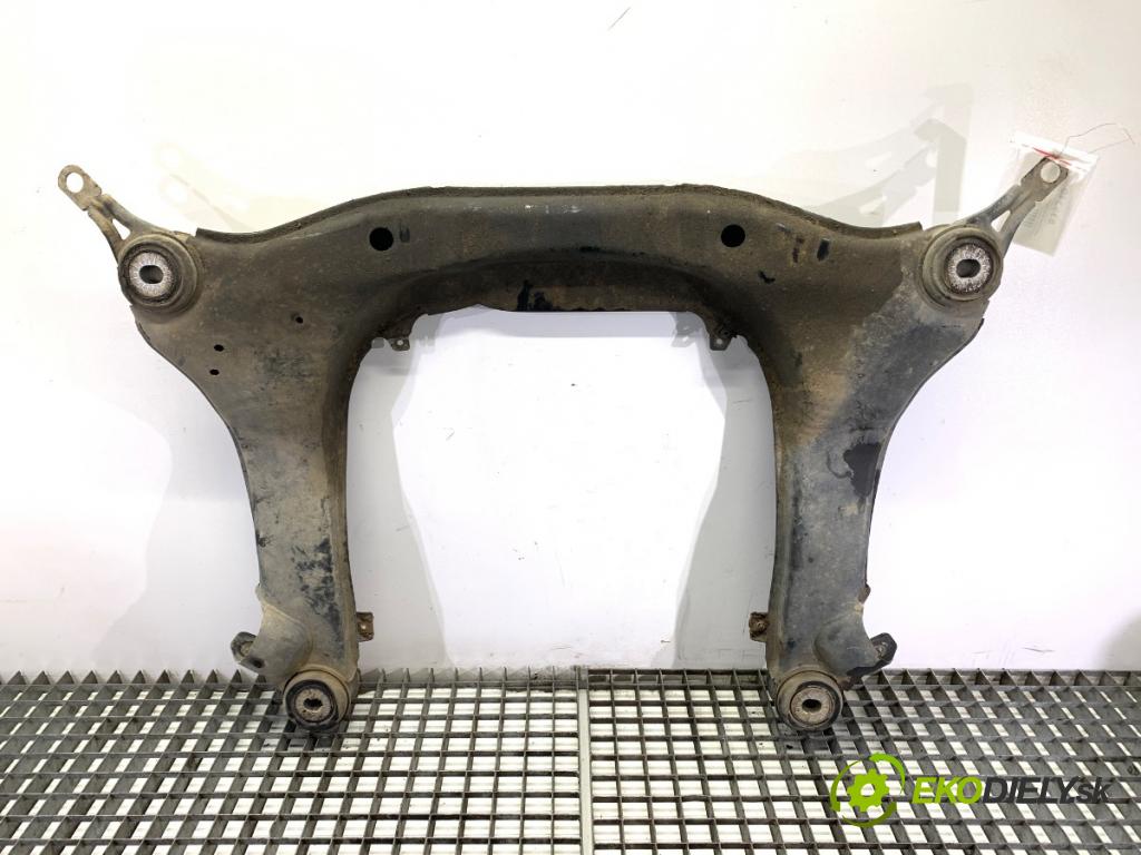 AUDI A4 B6 sedan 2000 96 kW 2.0 1984 výztuha pod motor  (Přední výztuha)