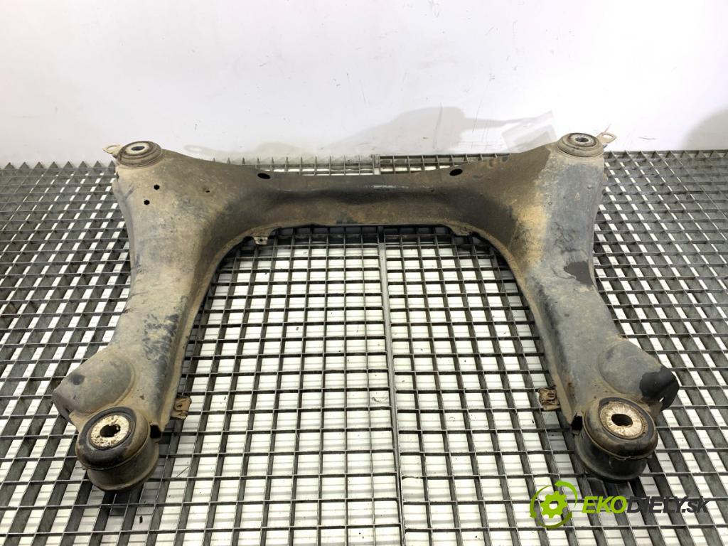 AUDI A4 B6 sedan 2000 96 kW 2.0 1984 výztuha pod motor  (Přední výztuha)