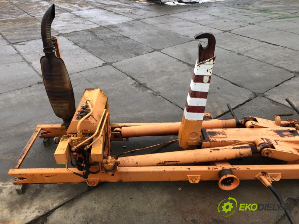 STAR   1999 110 kW 6842 cm3 110 kW [150 KM] 6842 BUDOVA: Hákový zdvyhák