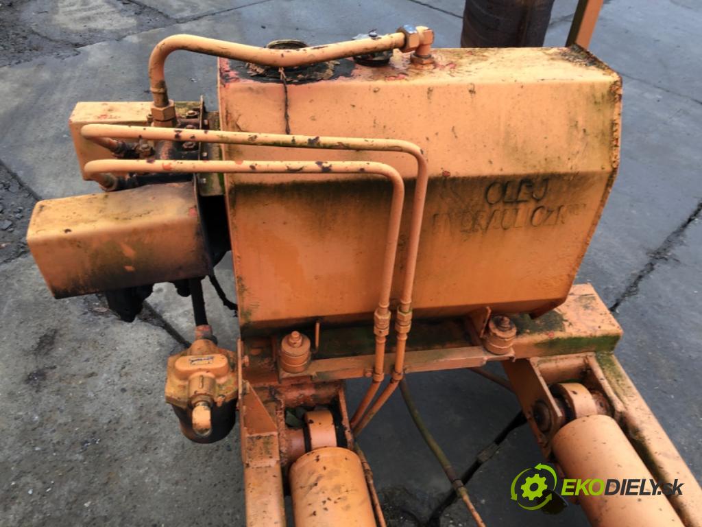 STAR   1999 110 kW 6842 cm3 110 kW [150 KM] 6842 BUDOVA: Hákový zdvyhák