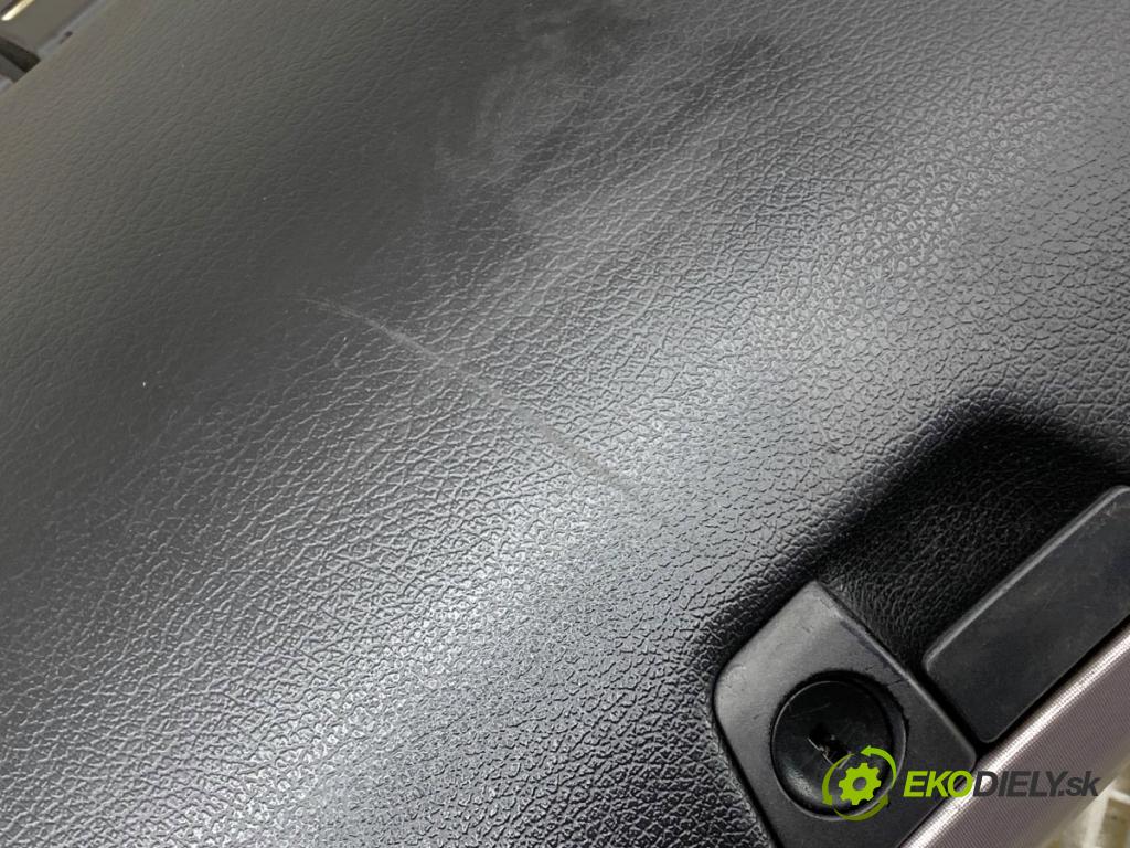 VOLVO S60 I sedan 2002 120 kW 2.4 D 2400 přihrádka kastlík spolujezdce 8650374 (Přihrádka (kastlík))