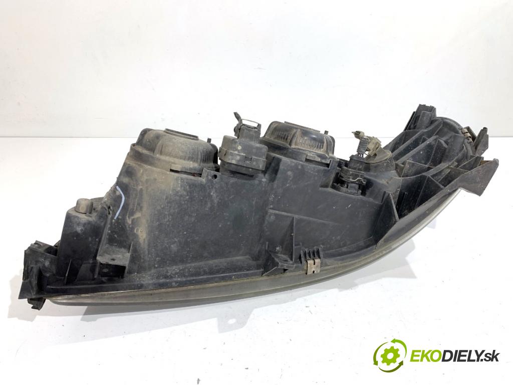 VOLVO S60 I sedan 2002 120 kW 2.4 D 2400 světlomet pravý přední část 8662922