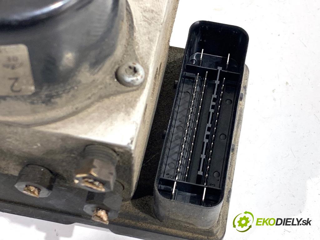 VOLVO S60 I sedan 2002 120 kW 2.4 D 2400 pumpa ABS P08671225 (Pumpa ABS)