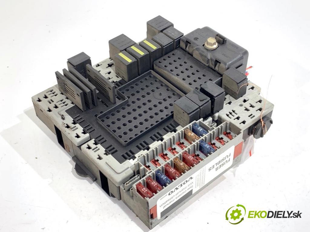 VOLVO S60 I sedan 2002 120 kW 2.4 D 2400 Skrinka poistková 8622520 (Poistková skrinka)