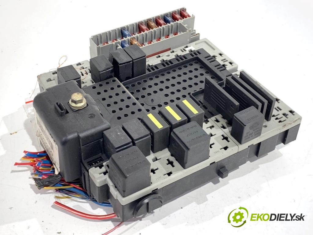 VOLVO S60 I sedan 2002 120 kW 2.4 D 2400 Skrinka poistková 8622520 (Poistková skrinka)