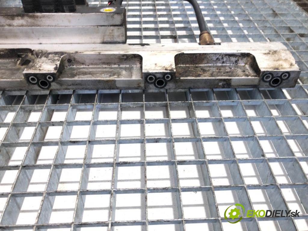 SCANIA P,G,R,T - series Ciągnik siodłowy 2008 279 kW R 380 279 kW [380 KM] olej napędowy 2004 - 2022 10600 Lišta vstrekovacia  (Vstrekovacia lišta)