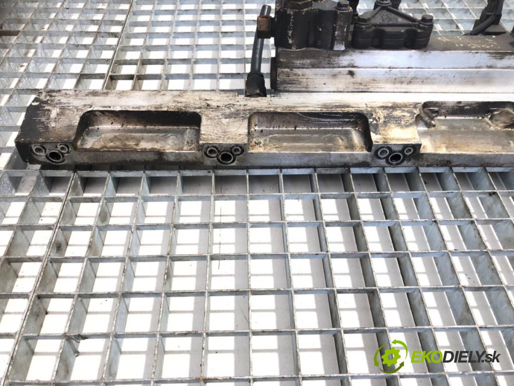 SCANIA P,G,R,T - series Ciągnik siodłowy 2008 279 kW R 380 279 kW [380 KM] olej napędowy 2004 - 2022 10600 Lišta vstrekovacia  (Vstrekovacia lišta)