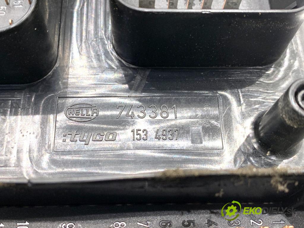 OPEL ASTRA H Kombi 2005 110 kW 1.9 CDTI (L35) 1910 Skrinka poistková 13206746 (Poistková skrinka)